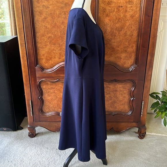 Avenue Navy Short Sleeve Dress with Zipper in Back (Size 18/20) - Picture 13 of 16